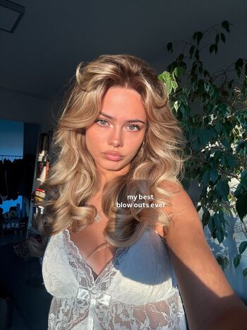Sara crumbleleg leaked private photo uncensored HD quality