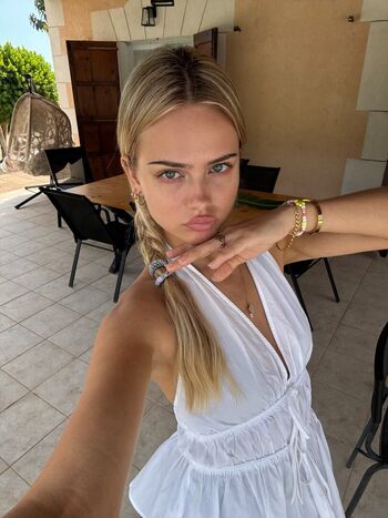 Sara crumbleleg leaked private photo uncensored HD quality