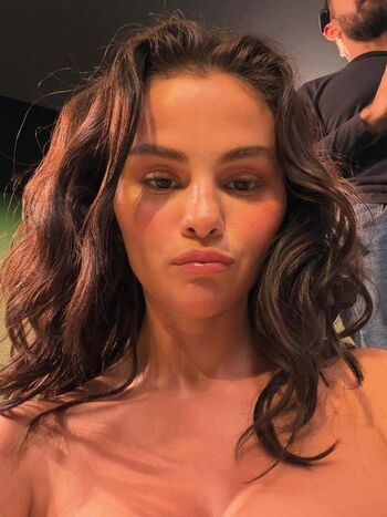 Selena gomez  page leaked private photo uncensored HD quality