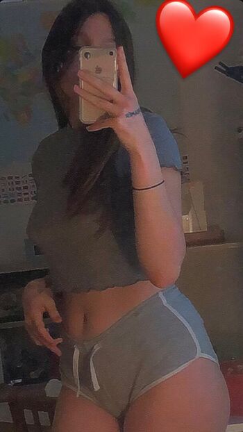 Sexy young mom leaked private photo uncensored HD quality