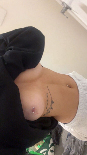 Show your girlfriend page leaked private photo uncensored HD quality