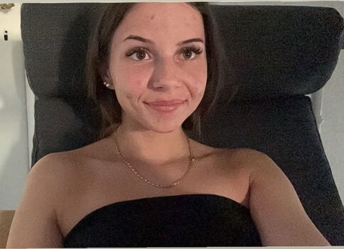 Show your girlfriend page leaked private photo uncensored HD quality