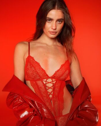 Taylor hill leaked private photo uncensored HD quality