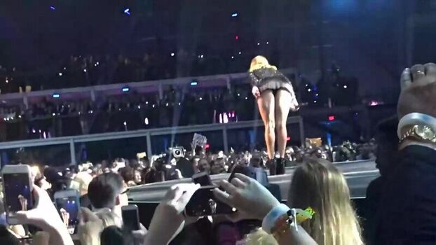 Taylor swift  page leaked private photo uncensored HD quality