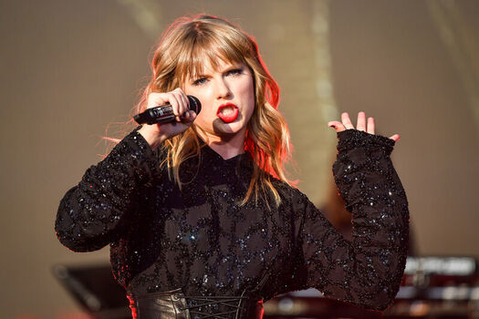 Taylor swift leaked private photo uncensored HD quality
