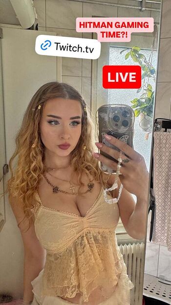 Yaboielina leaked private photo uncensored HD quality