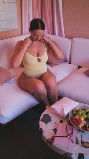 Yesjulz  page leaked private photo uncensored HD quality
