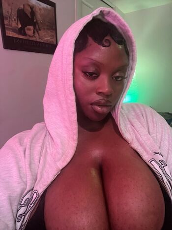 Yunghoteboknee leaked private photo uncensored HD quality