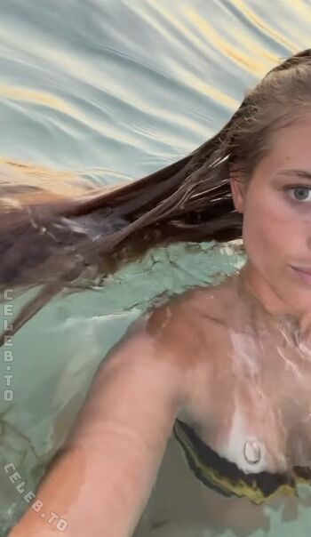 Zoe kaeppele  page leaked private photo uncensored HD quality