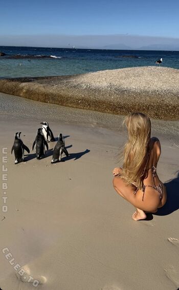 Zoe kaeppele  page leaked private photo uncensored HD quality