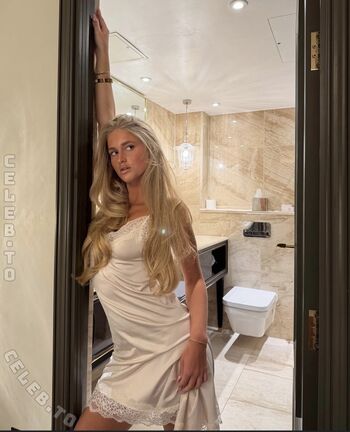 Zoe kaeppele  page leaked private photo uncensored HD quality