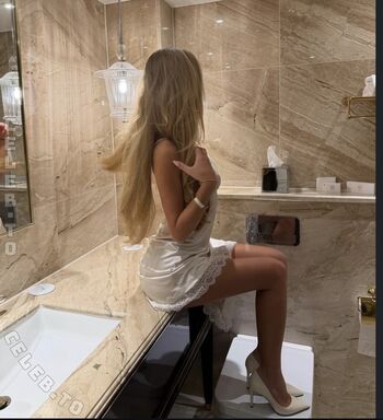 Zoe kaeppele  page leaked private photo uncensored HD quality