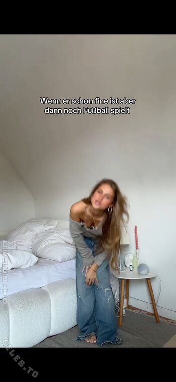 Zoe kaeppele leaked private photo uncensored HD quality