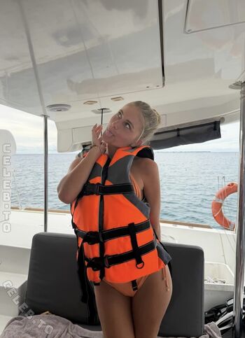 Zoe kaeppele leaked private photo uncensored HD quality