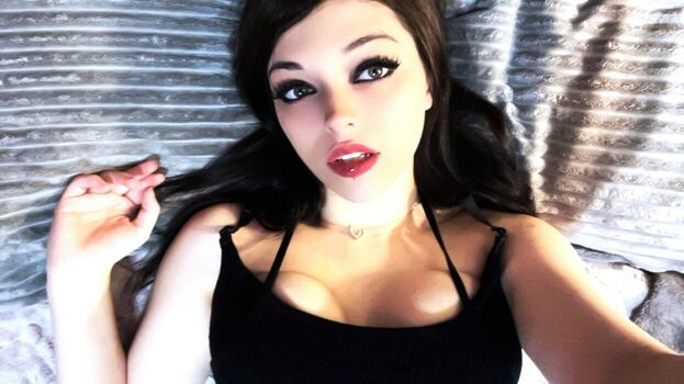 Zombe tramp page leaked private photo uncensored HD quality